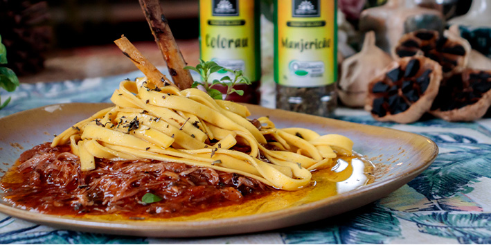 Receita: Ragu de Costela com Manjerico